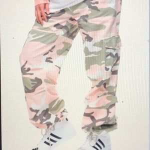 Ladies pink camo cargo pants